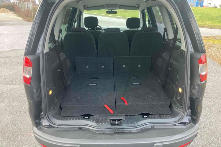 Sort Ford Galaxy fra 2010