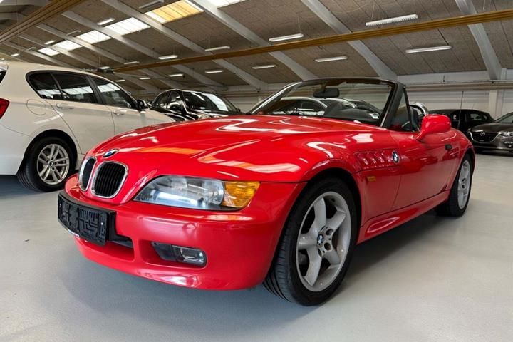 Rød BMW Z3 fra 1997 set udefra