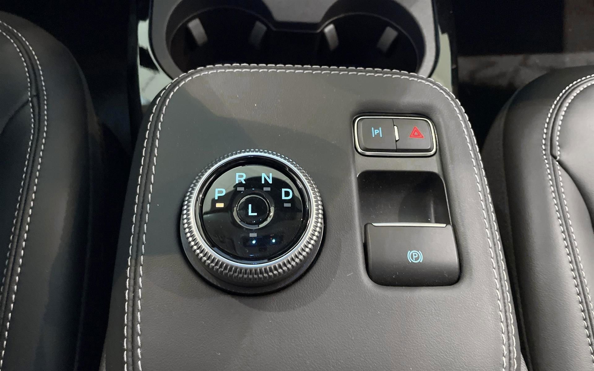 Blå Ford Mustang Mach-E fra 2025