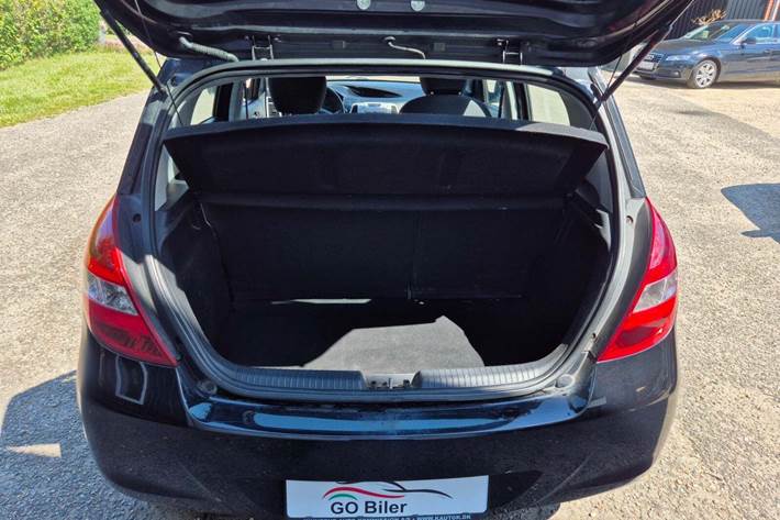 Grøn Hyundai i20 fra 2011