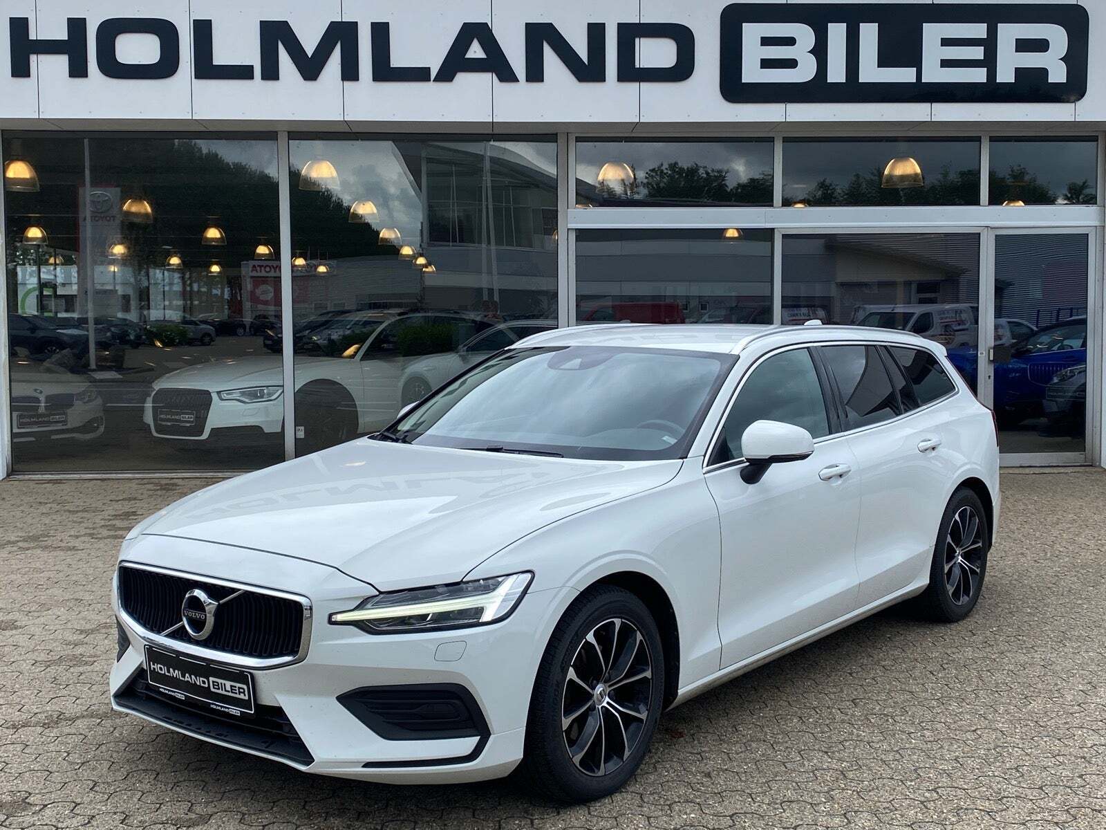 Hvid Volvo V60 fra 2020