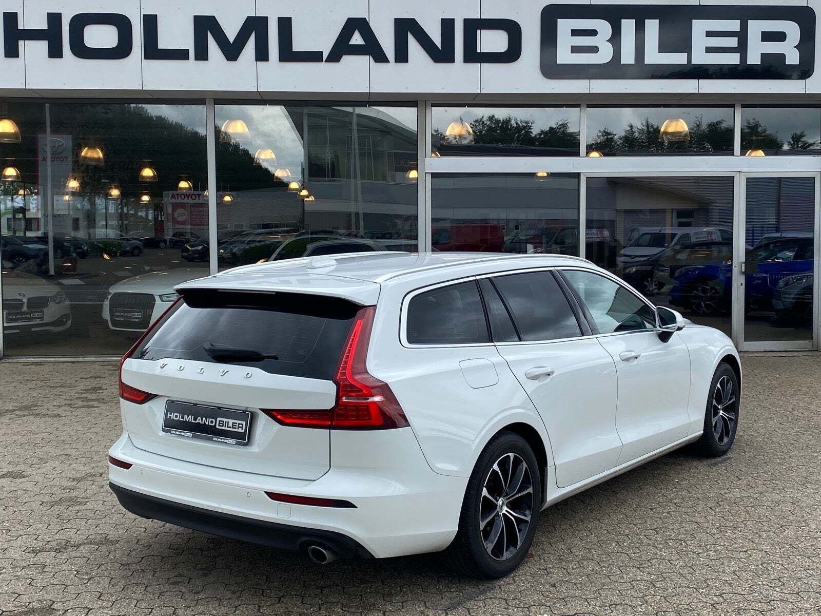 Hvid Volvo V60 fra 2020