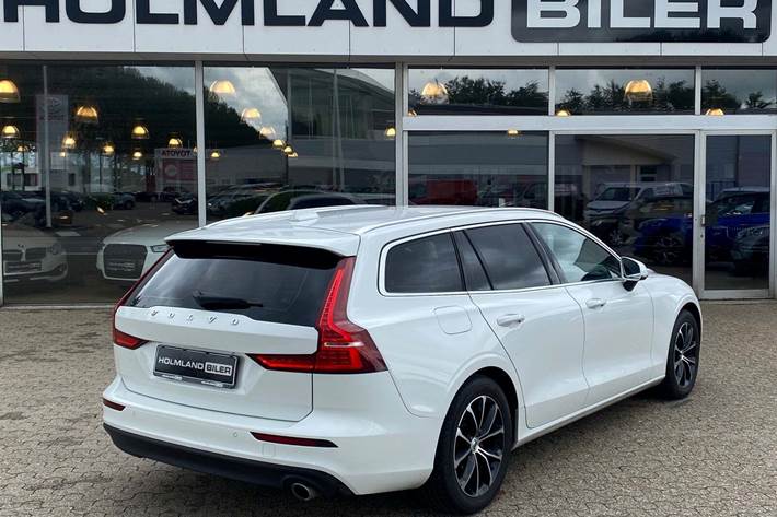 Hvid Volvo V60 fra 2020