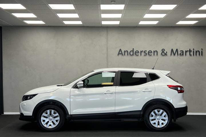 Hvid Nissan Qashqai fra 2017 set udefra
