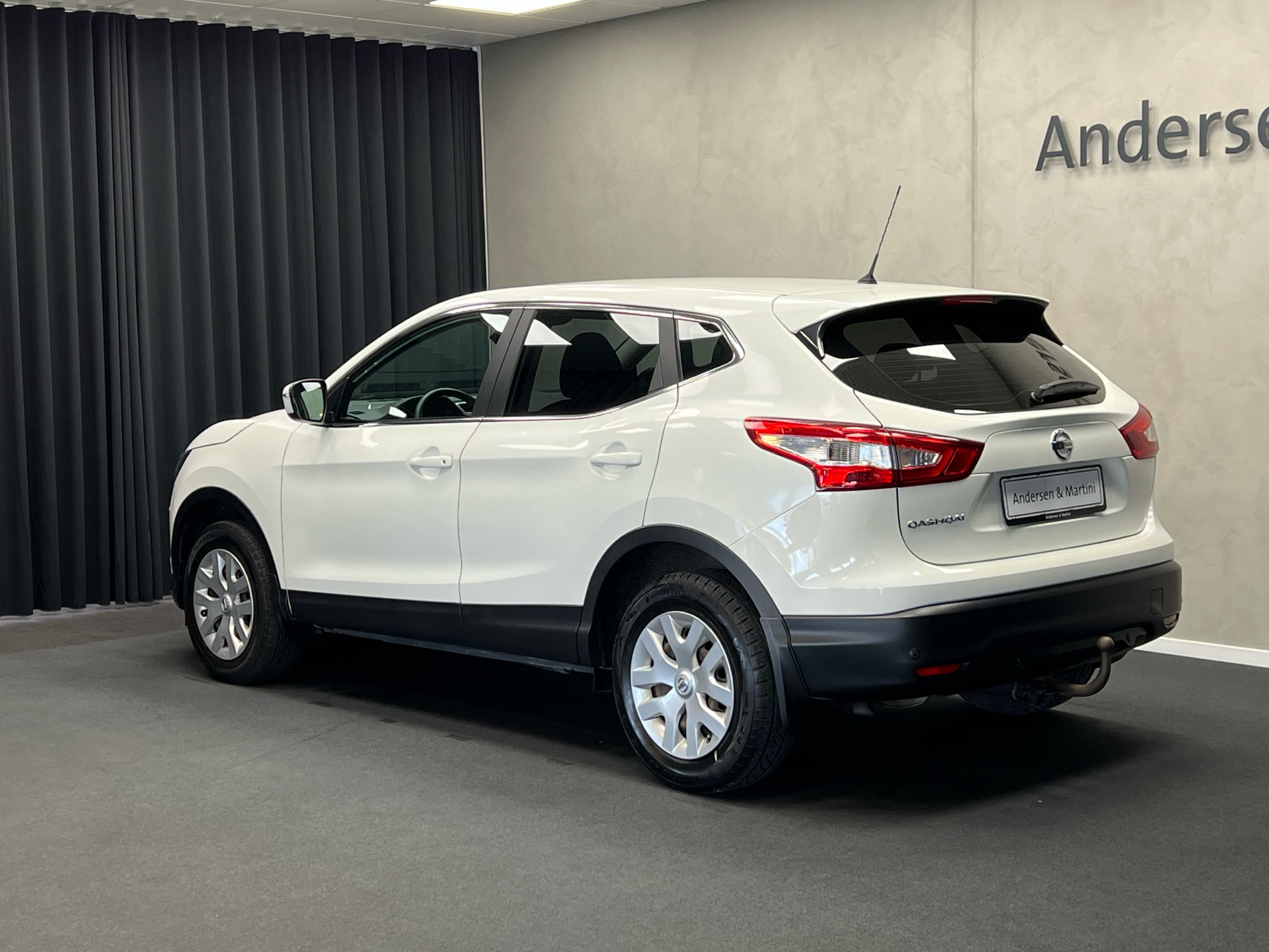 Hvid Nissan Qashqai fra 2017 set udefra