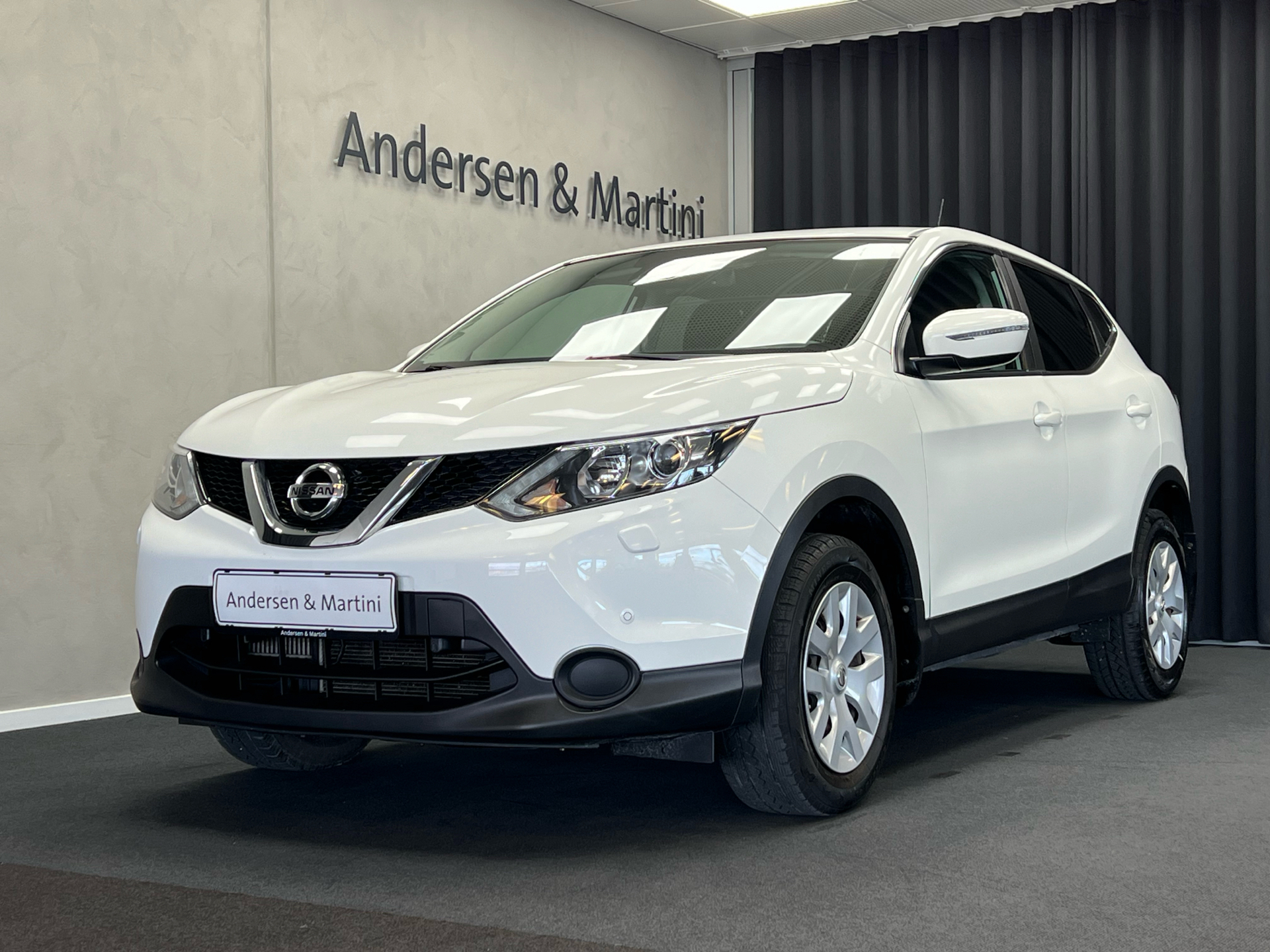 Hvid Nissan Qashqai fra 2017 set udefra