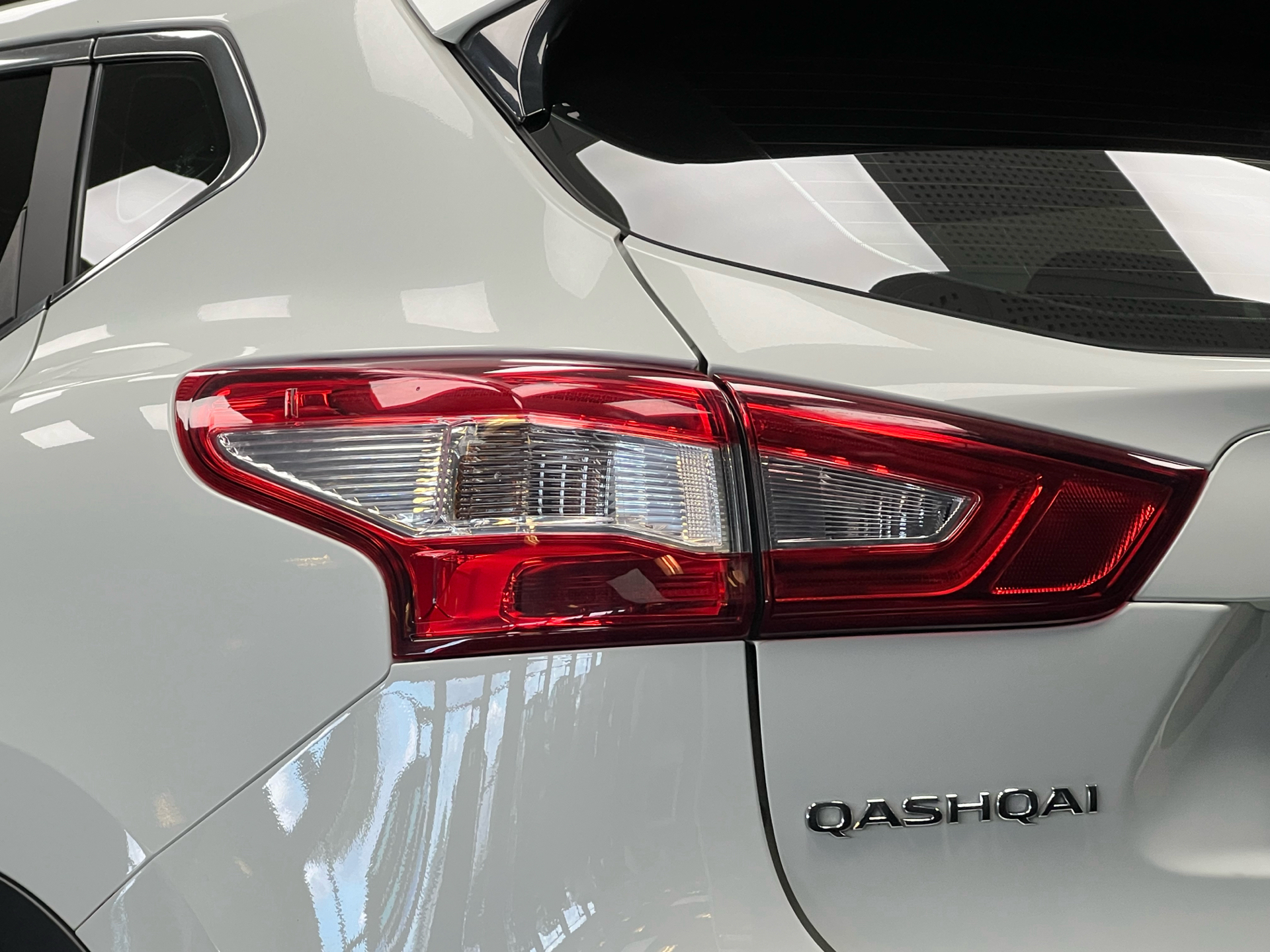 Hvid Nissan Qashqai fra 2017