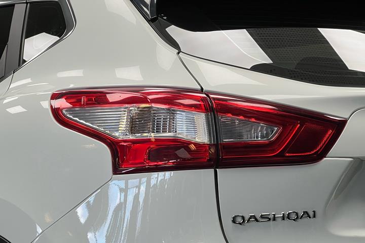 Hvid Nissan Qashqai fra 2017