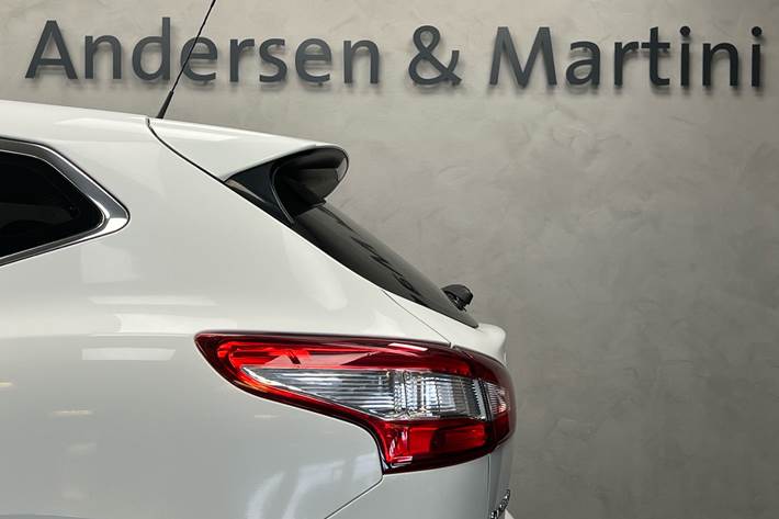 Hvid Nissan Qashqai fra 2017