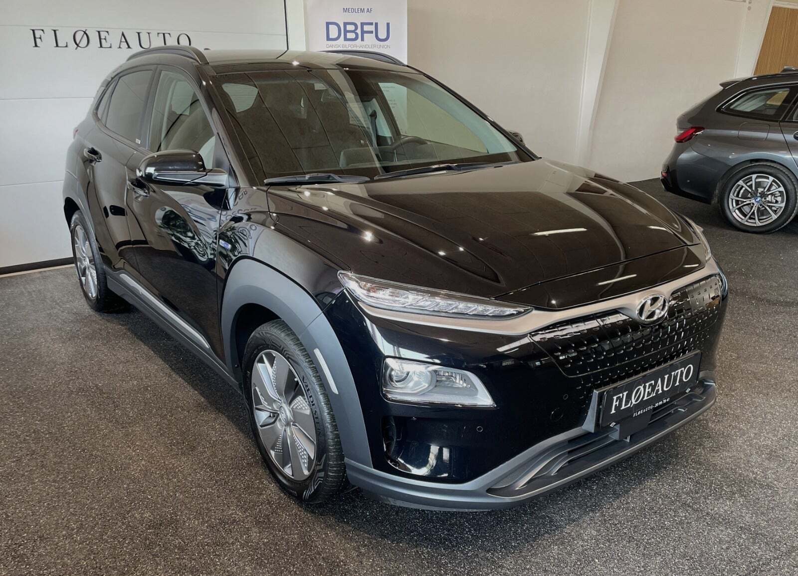 Sort Hyundai Kona fra 2020 set udefra