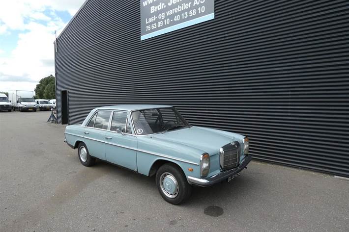 undefined Mercedes 200 fra 1969