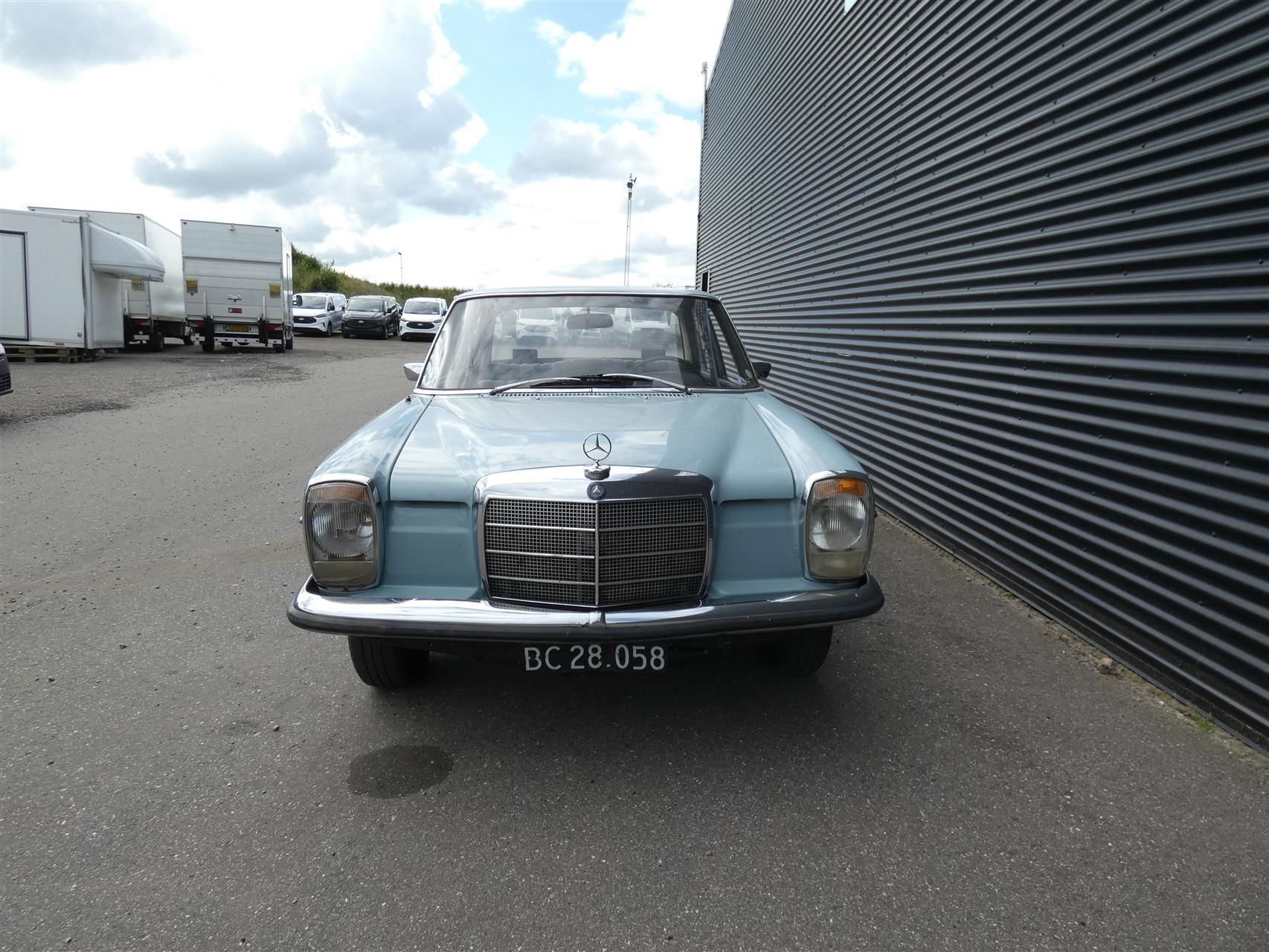 undefined Mercedes 200 fra 1969