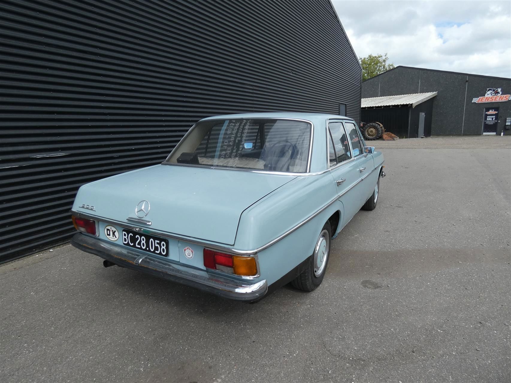 undefined Mercedes 200 fra 1969