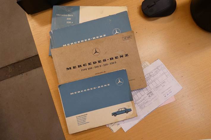undefined Mercedes 200 fra 1969