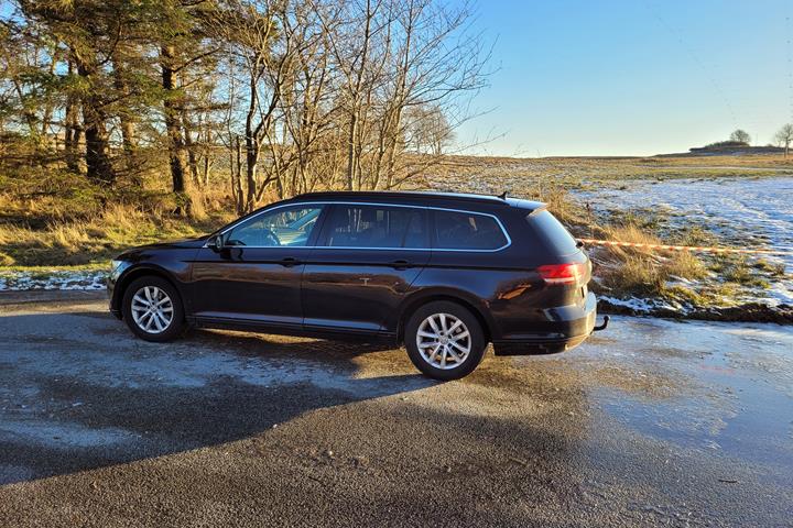 Sort VW Passat fra 2015