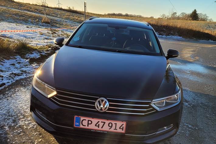 Sort VW Passat fra 2015
