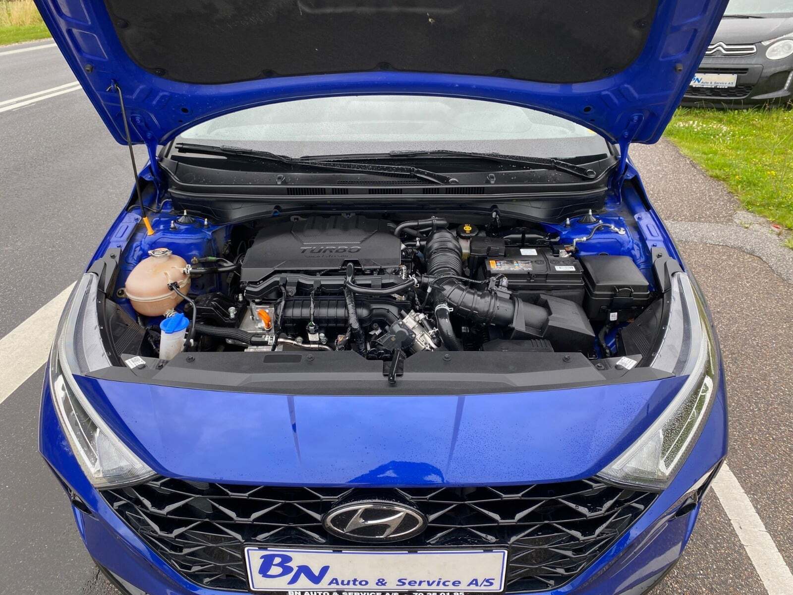 Blå Hyundai i20 fra 2022