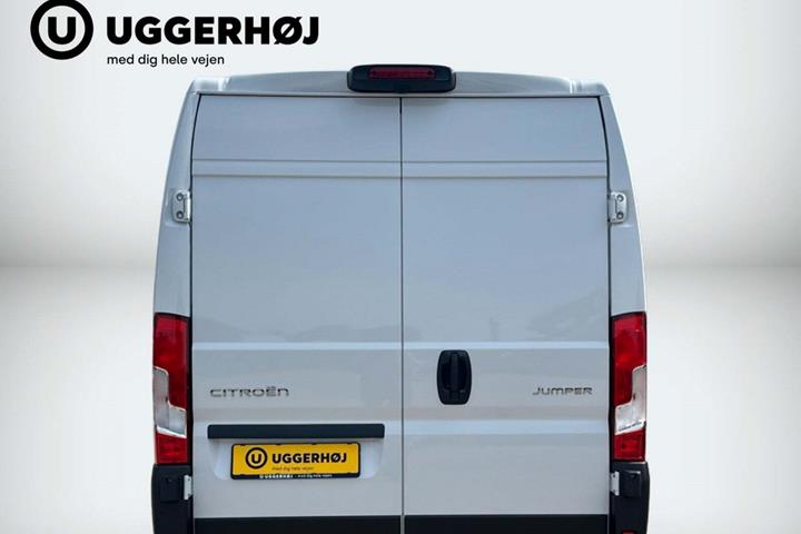 Hvid Citroën Jumper 33 fra 2025 set udefra