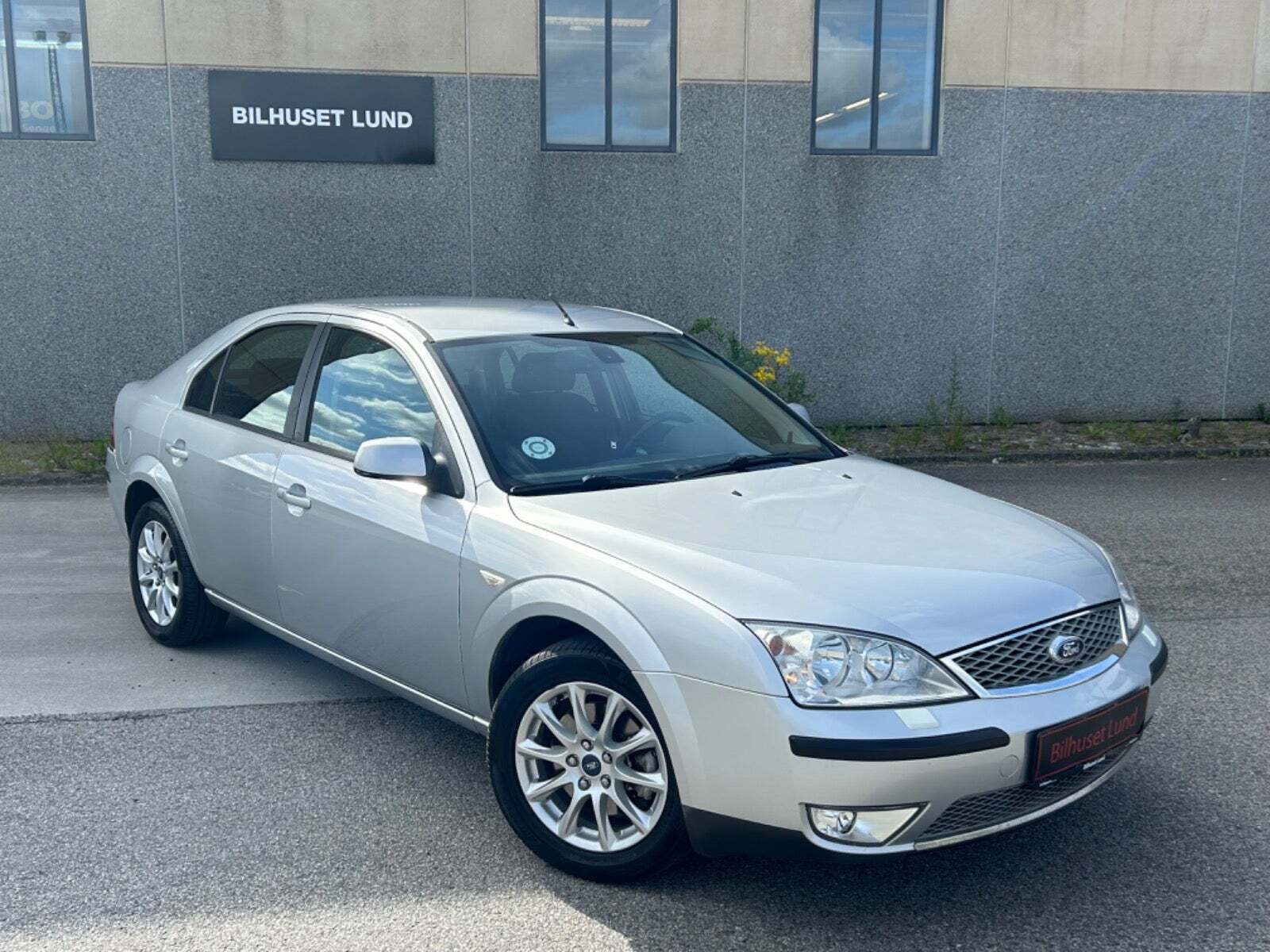 Sølv Ford Mondeo fra 2006