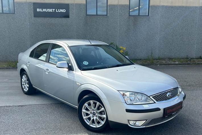 Sølv Ford Mondeo fra 2006