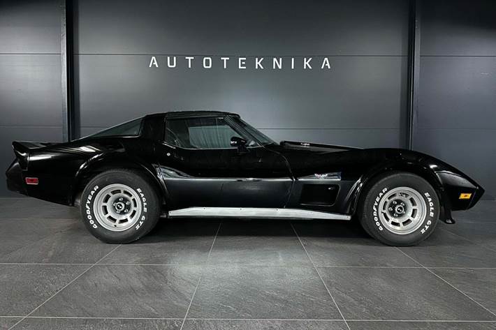 Sort Chevrolet Corvette fra 1979 set udefra