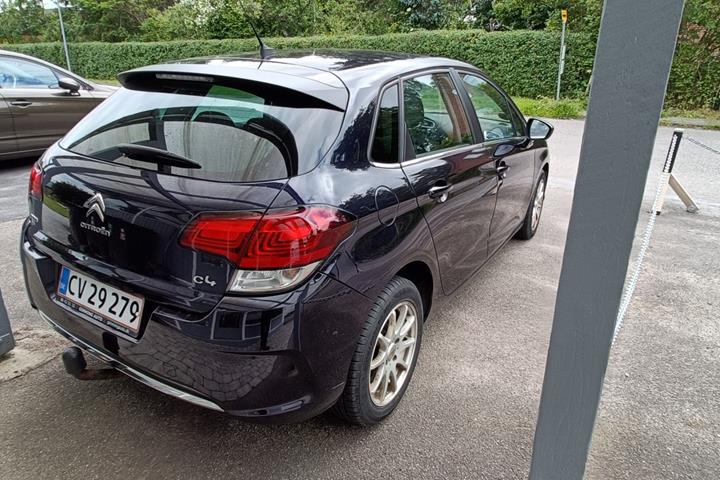 Blå Citroën C4 fra 2015