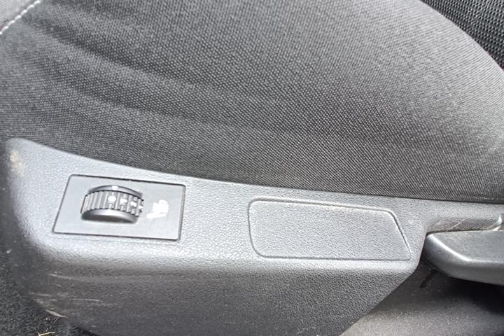 Blå Citroën C4 fra 2015