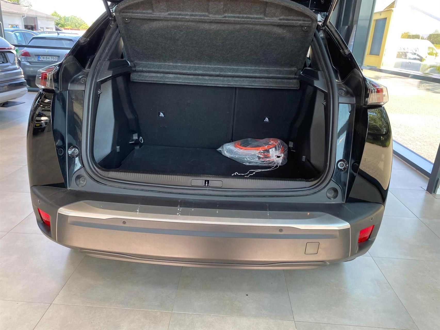 Sort Peugeot e-2008 fra 2022