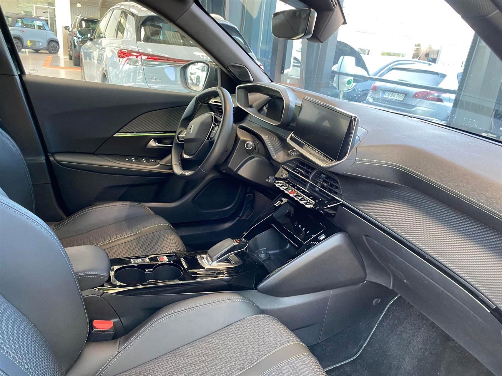 Sort Peugeot e-2008 fra 2022