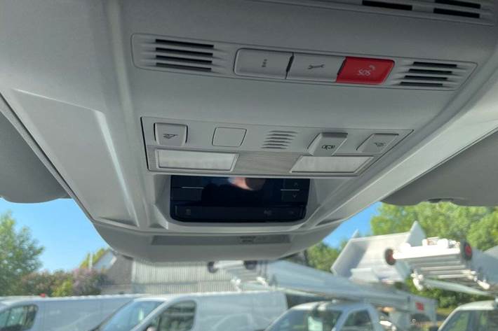 Grå VW Crafter 35 fra 2023