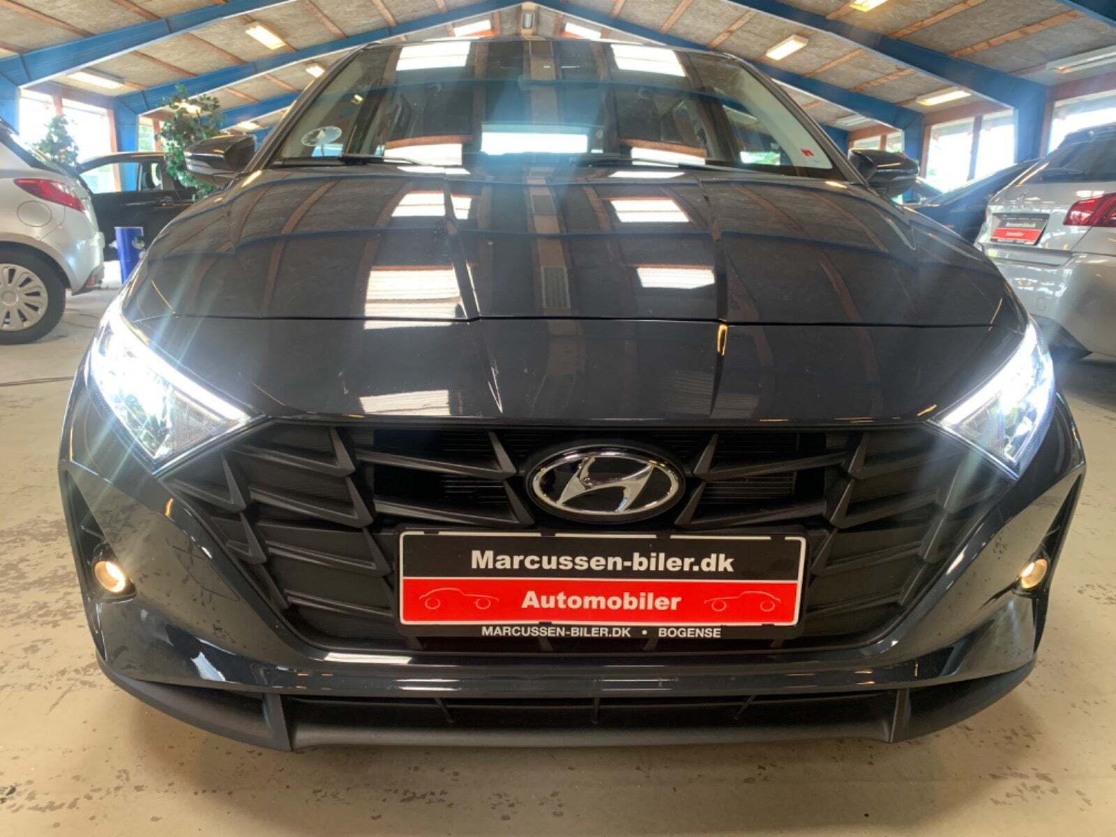 Grå Hyundai i20 fra 2022