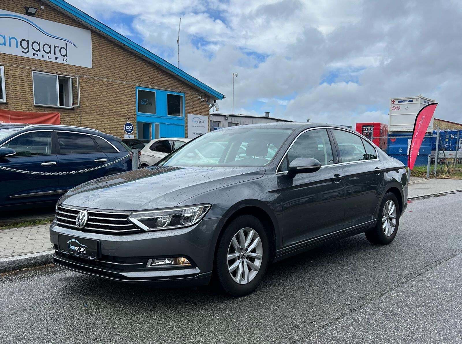 Grå VW Passat fra 2017
