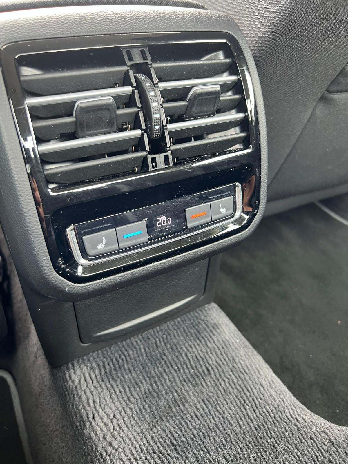 Grå VW Passat fra 2017