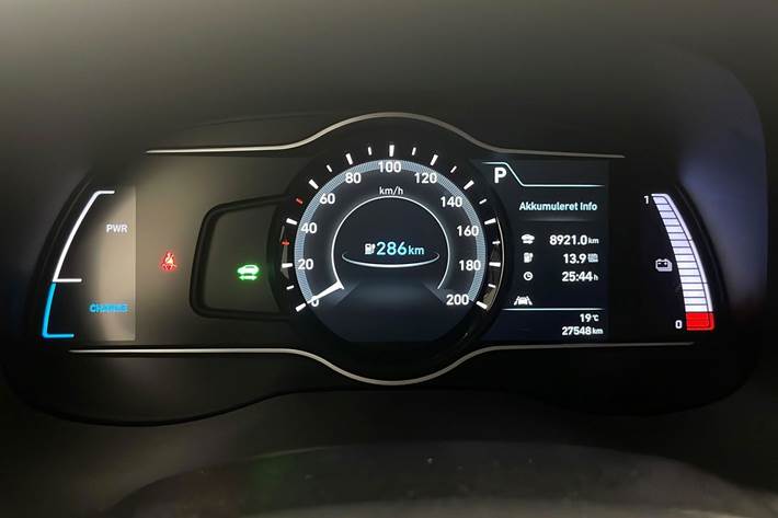 Grå Hyundai Kona fra 2021