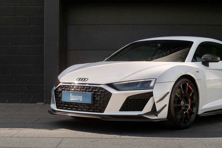 Hvid Audi R8 fra 2023 set udefra