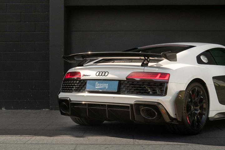 Hvid Audi R8 fra 2023 set udefra