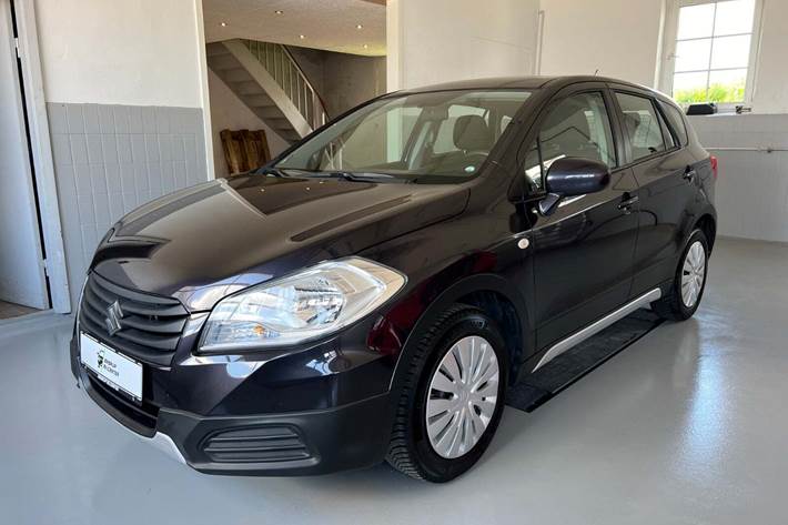 Sort Suzuki S-Cross fra 2013 set udefra