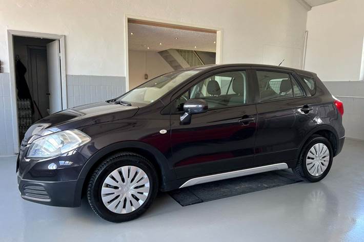 Sort Suzuki S-Cross fra 2013