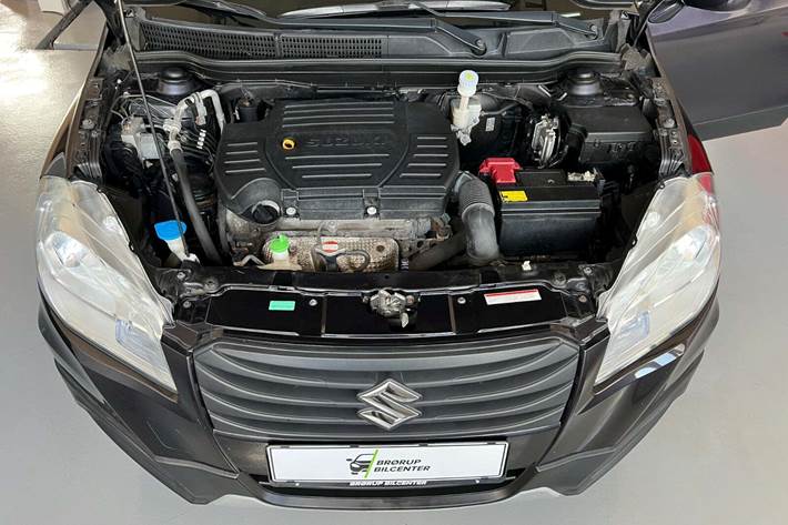 Sort Suzuki S-Cross fra 2013