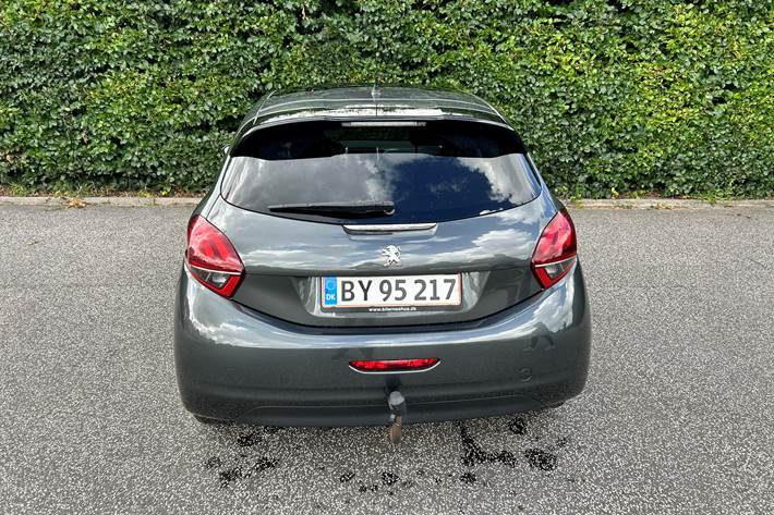 Grå Peugeot 208 fra 2016