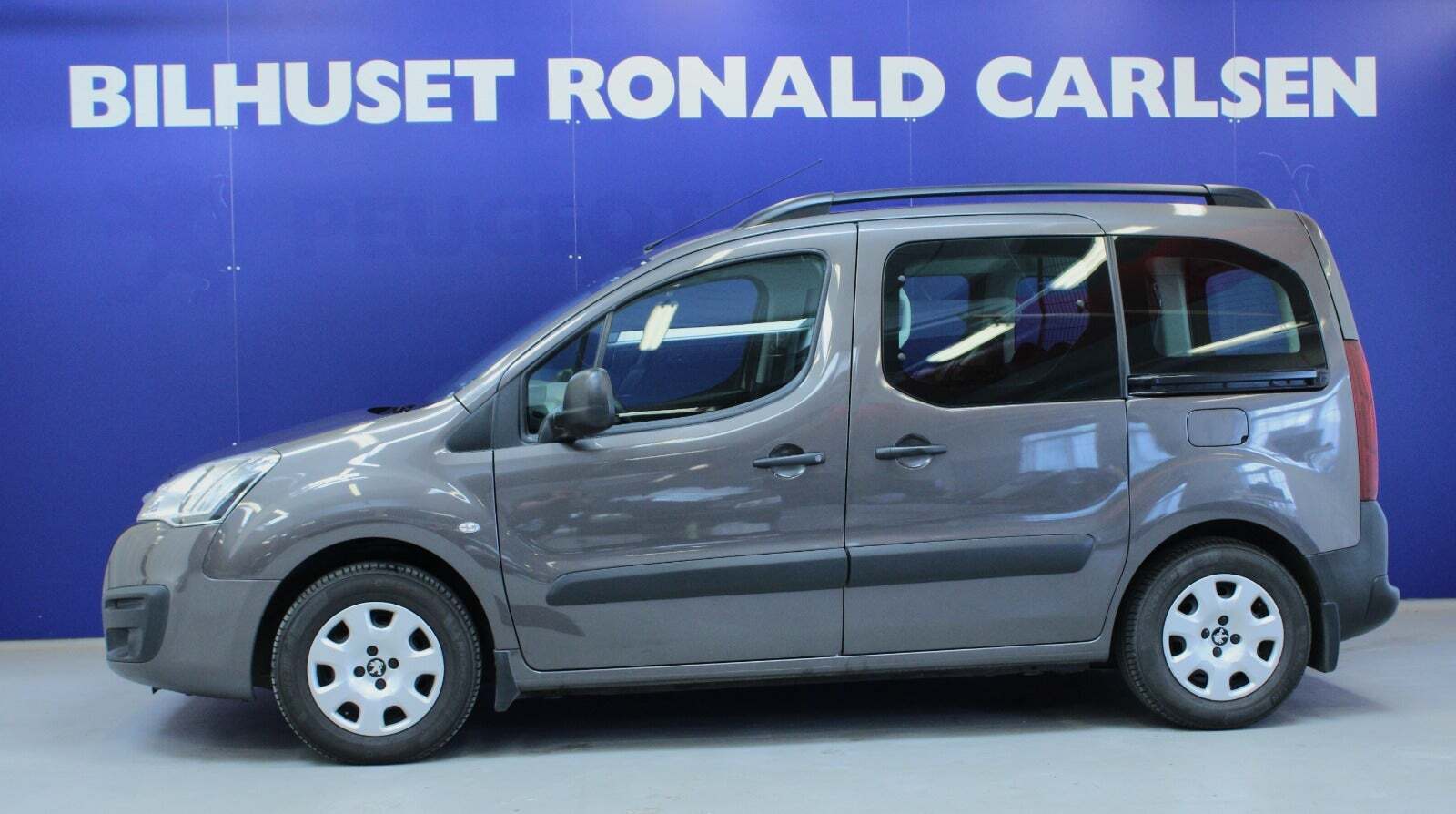 Grå Peugeot Partner Tepee fra 2017