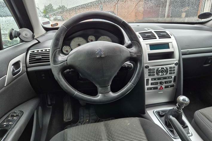 Grøn Peugeot 407 fra 2008