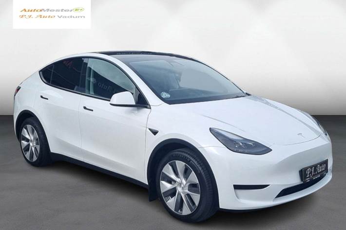 Hvid Tesla Model Y fra 2023