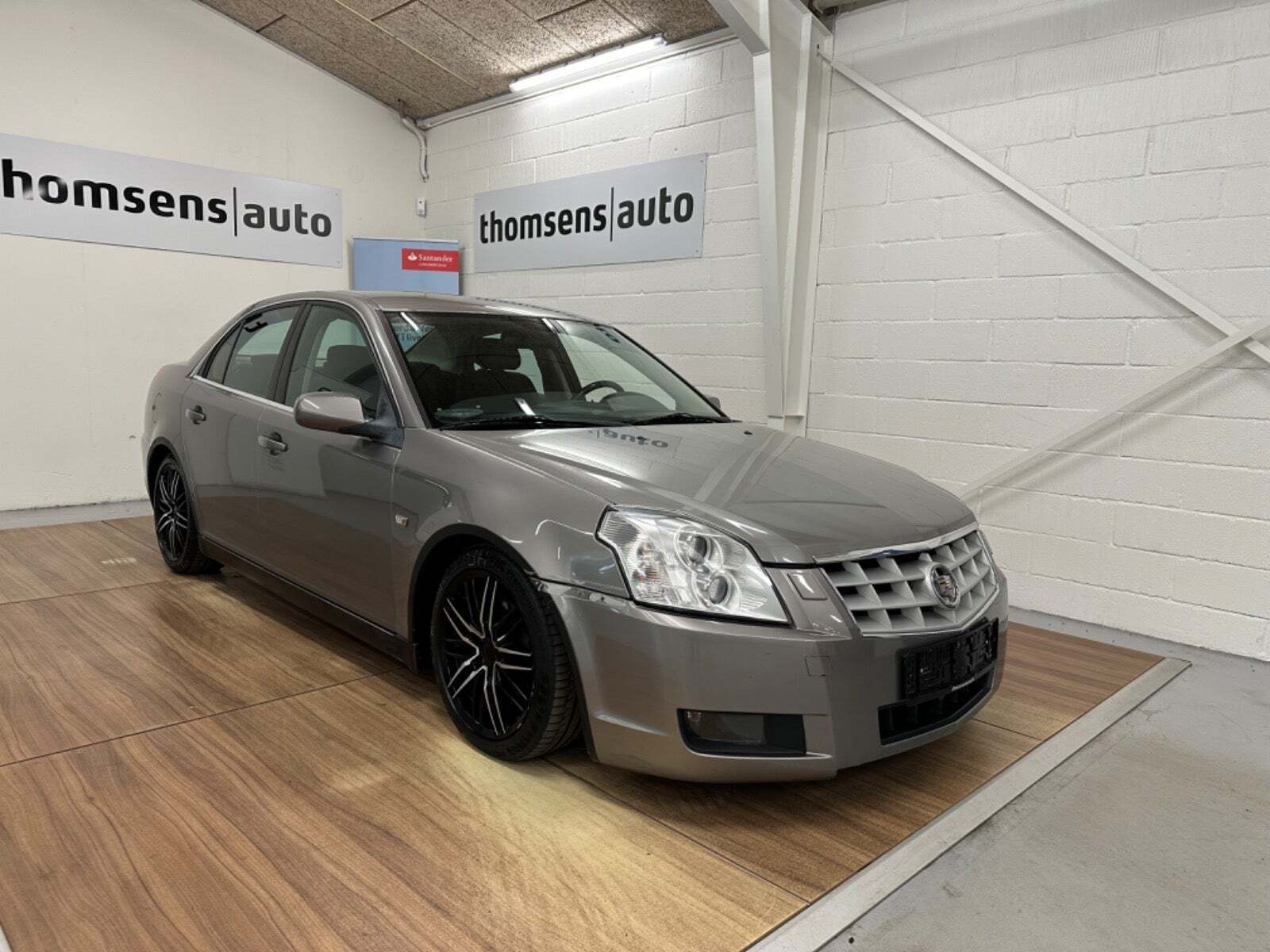 Grå Cadillac BLS fra 2006