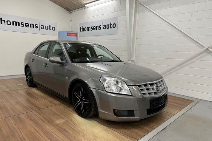 Grå Cadillac BLS fra 2006