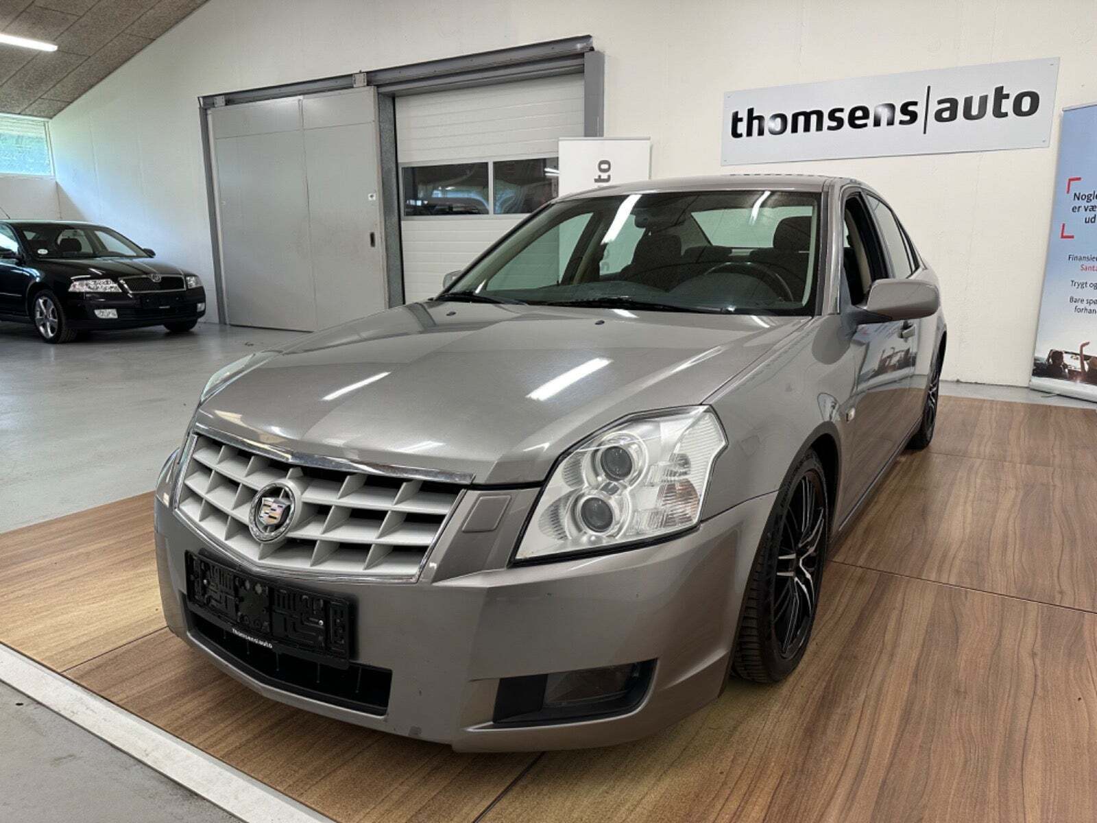 Grå Cadillac BLS fra 2006