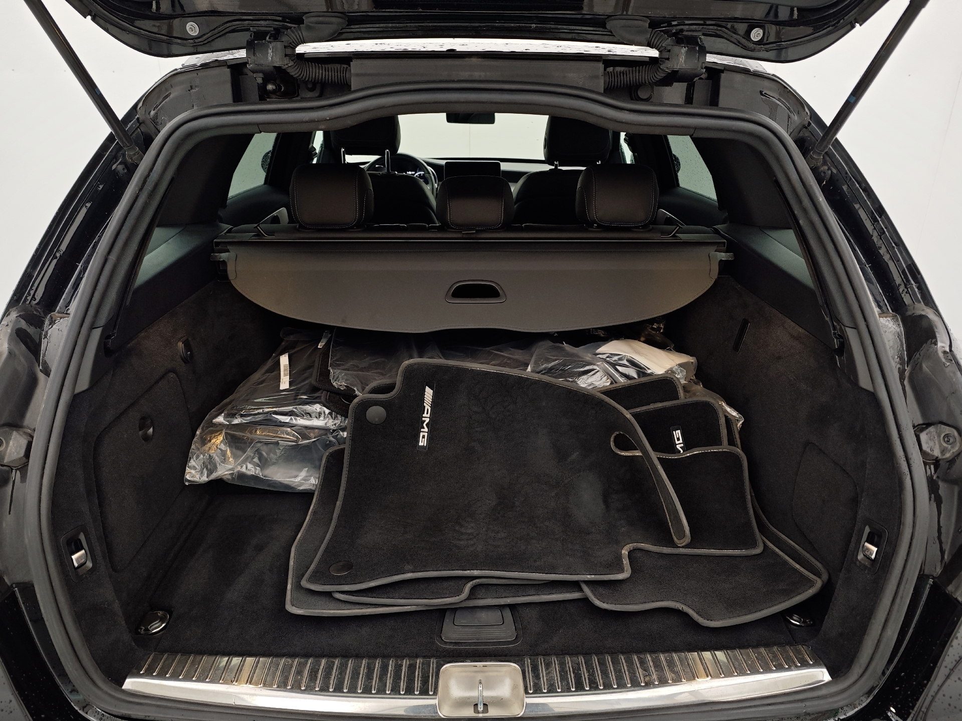 Sort Mercedes C300 de fra 2021