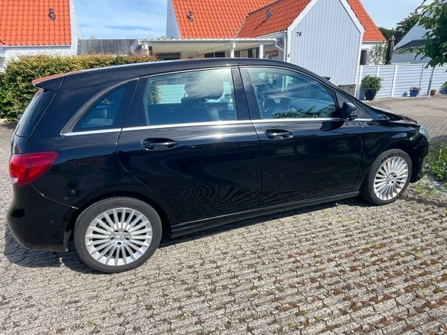 Sort Mercedes B200 d fra 2015