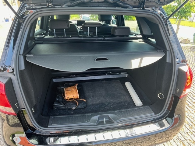 Sort Mercedes B200 d fra 2015