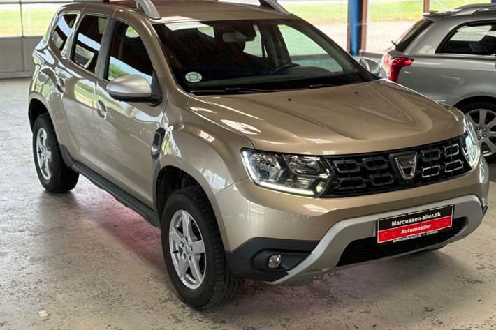Orange Dacia Duster fra 2018 set udefra